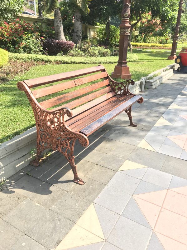 BANGKU TAMAN BESI
